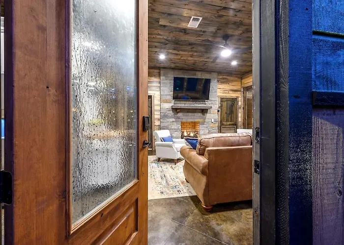 Brand New Luxury 2 Bedroom With Loft And Spa Sleeps 10