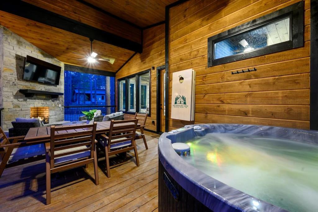 Holiday home Brand New Luxury 2 Bedroom With Loft And Sleeps 10