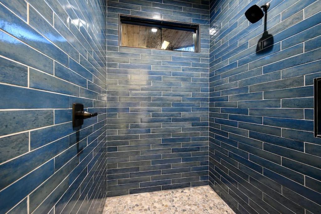 Holiday home Brand New Luxury 2 Bedroom With Loft And Sleeps 10 *