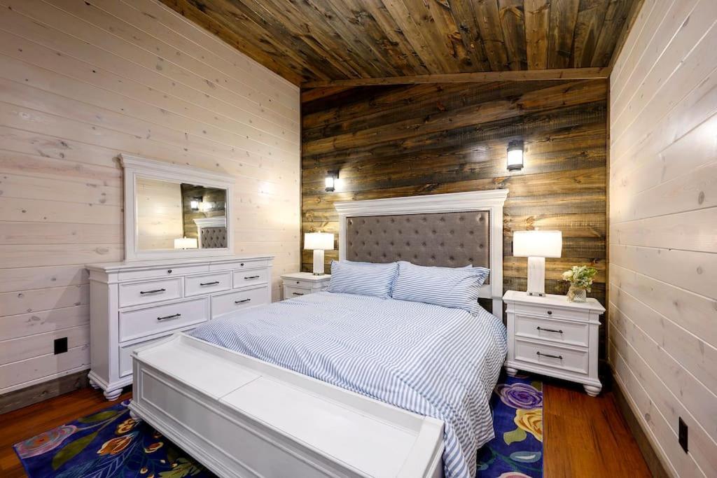 Brand New Luxury 2 Bedroom With Loft And Sleeps 10 Broken Bow