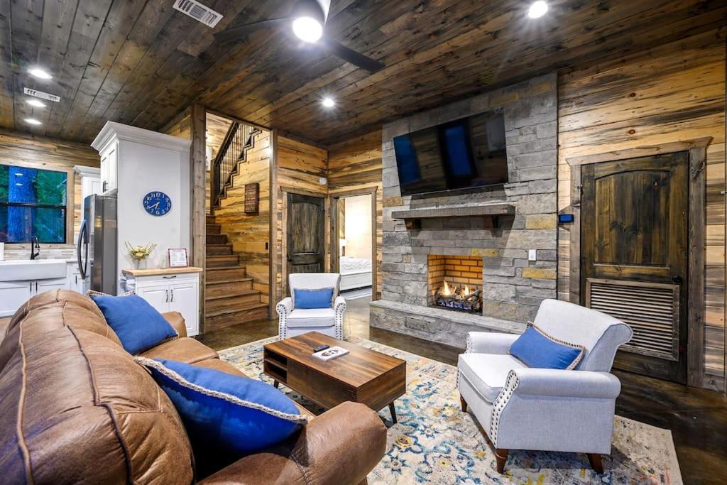 Brand New Luxury 2 Bedroom With Loft And Sleeps 10 Broken Bow
